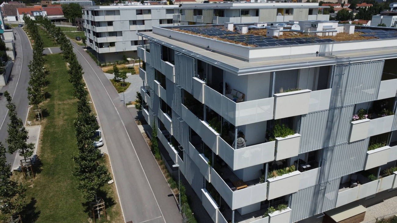 Moderne Wohnhausanlage mit begrünten Balkonen in der Bischof‑Stefan‑Laszlo‑Straße