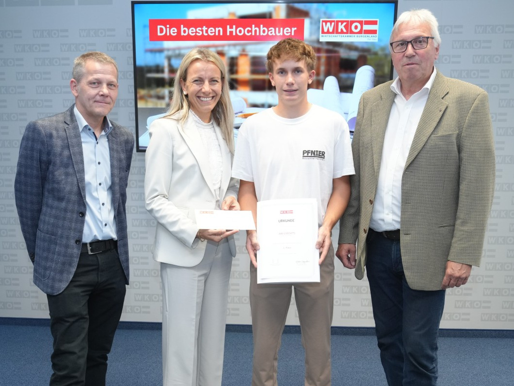 Ehrung zum Landeslehrlingswettbewerb Hochbau – Jan Godovits Jan Godovits bei der Ehrung zum Landeslehrlingswettbewerb Hochbau mit seiner Urkunde in der Wirtschaftskammer Burgenland.