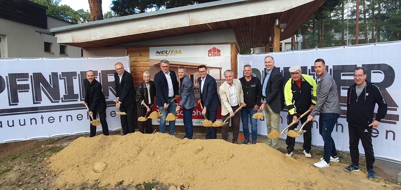 Spatenstich Tennisanlage Neutal – Pfnier & OSG Projektbeteiligte beim gemeinsamen Spatenstich für die Modernisierung der Tennisanlage in Neutal