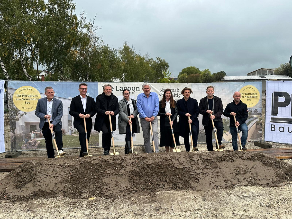 Projektteam beim Spatenstich des Wohnbauprojekts „The Lagoon“ in Rust am Neusiedler See.