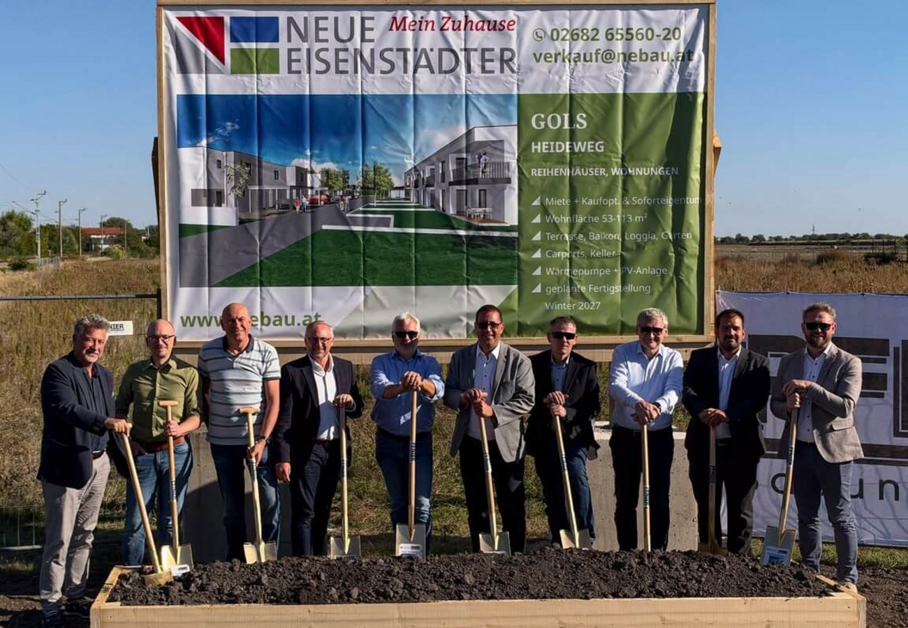 Teilnehmer beim Spatenstich für das neue Wohnbauprojekt am Heideweg in Gols