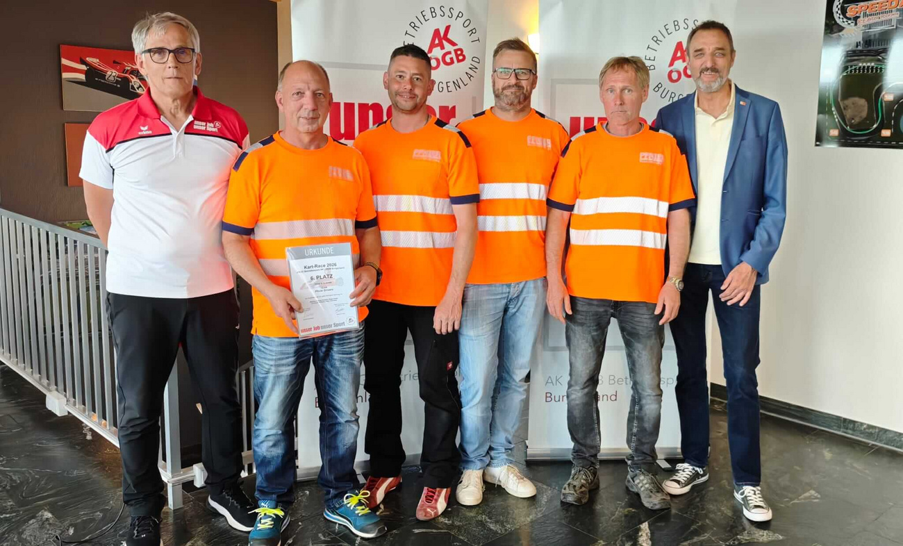 Die Pfnier Drivers mit Urkunde für den 6. Platz beim AK/ÖGB Kart-Rennen 2026