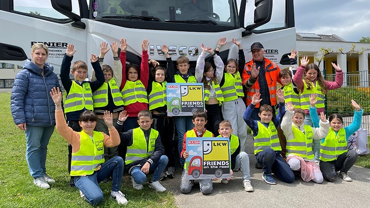 Pfnier & Co GmbH unterstützt LKW-Projekt in Draßmarkt